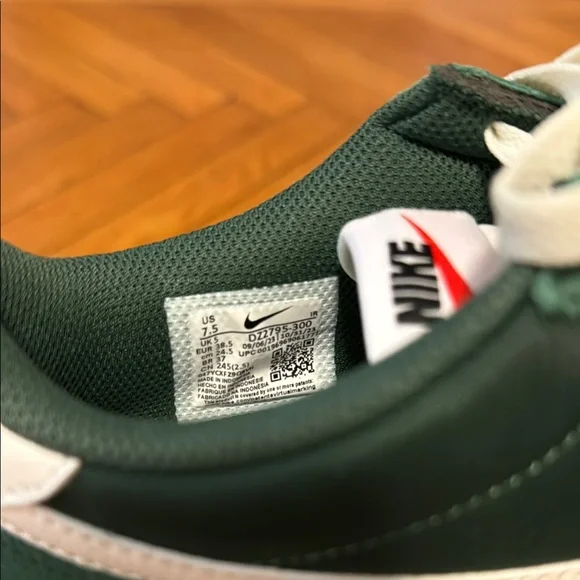 Nike Cortez in Fir - Picture 5 of 5